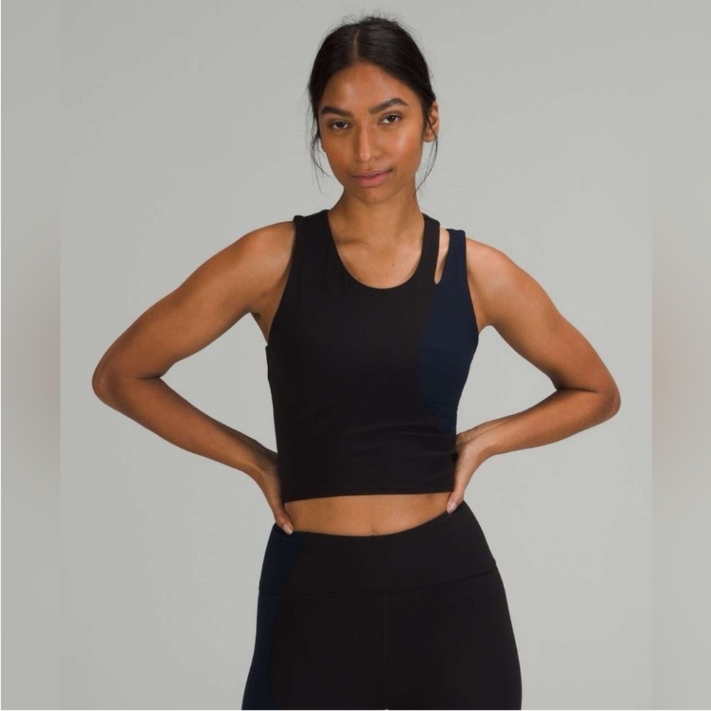 Lululemon Nulu Asymmetrical Yoga Tank
Top in Black / True Navy Size 0